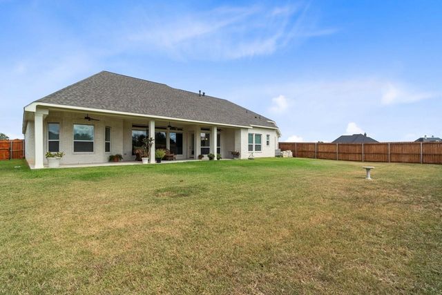 305 Champions Court, El Campo, TX 77437