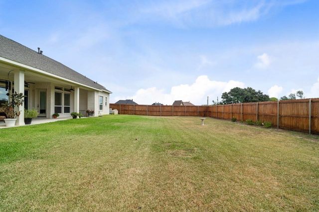 305 Champions Court, El Campo, TX 77437