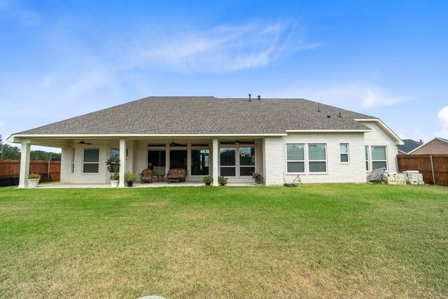 305 Champions Court, El Campo, TX 77437