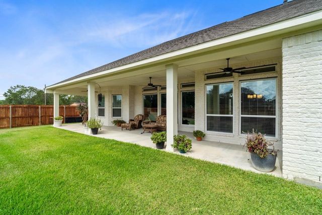 305 Champions Court, El Campo, TX 77437