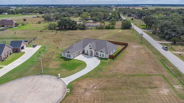 305 Champions Court, El Campo, TX 77437