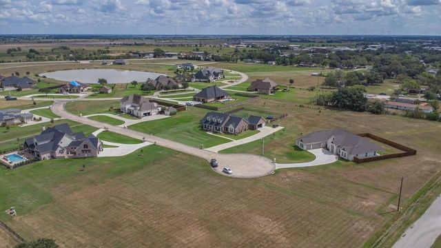 305 Champions Court, El Campo, TX 77437