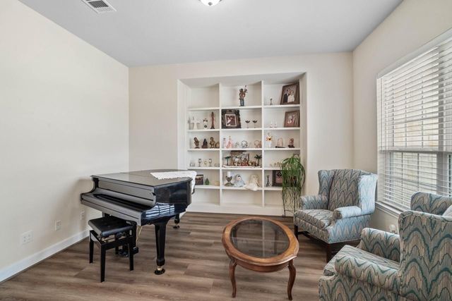 305 Champions Court, El Campo, TX 77437