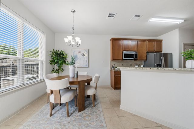2410 Great Oaks DR 402, Round Rock, TX 78681