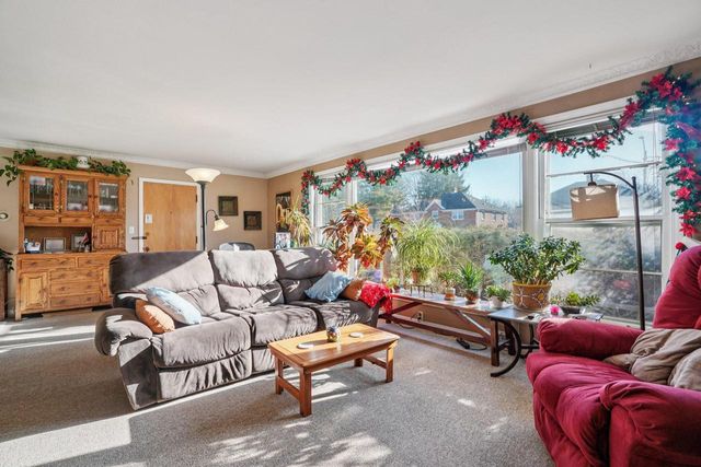 8216 W North AVENUE, Wauwatosa, WI 53213