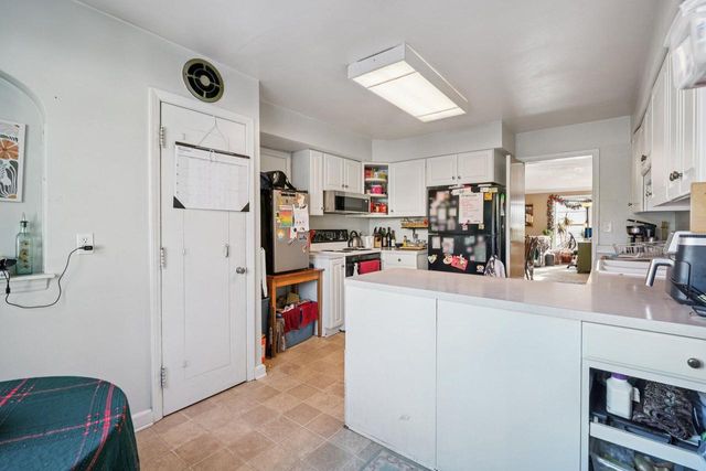 8216 W North AVENUE, Wauwatosa, WI 53213