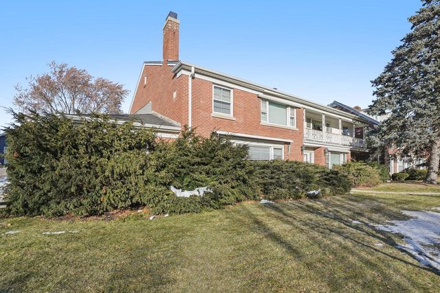 8216 W North AVENUE, Wauwatosa, WI 53213