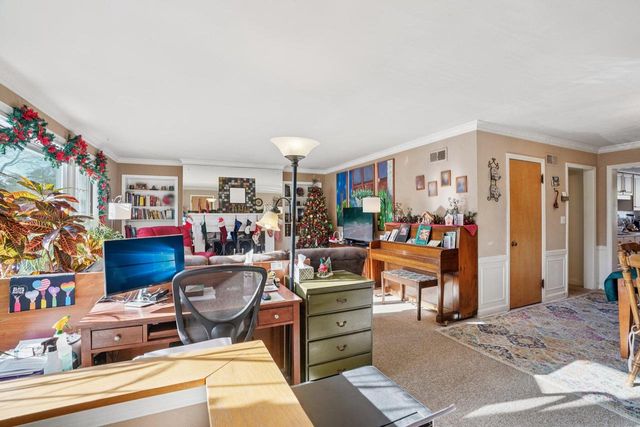 8216 W North AVENUE, Wauwatosa, WI 53213