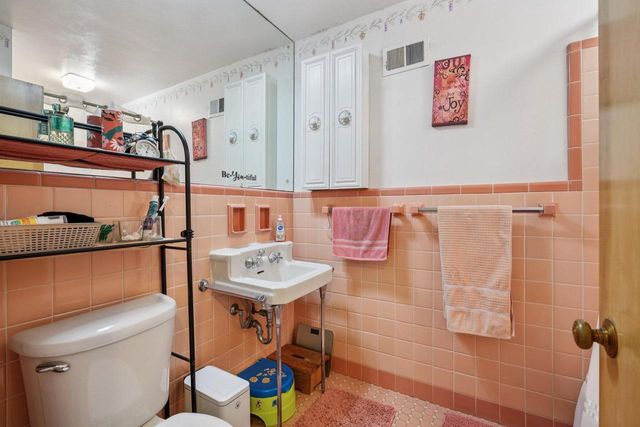 8216 W North AVENUE, Wauwatosa, WI 53213