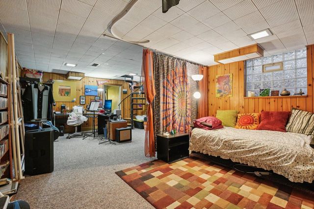 8216 W North AVENUE, Wauwatosa, WI 53213