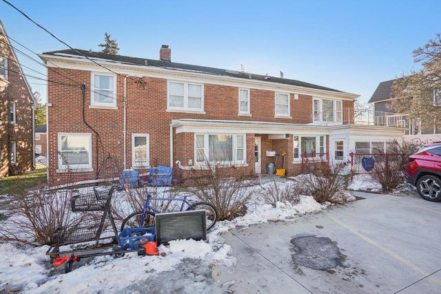 8216 W North AVENUE, Wauwatosa, WI 53213