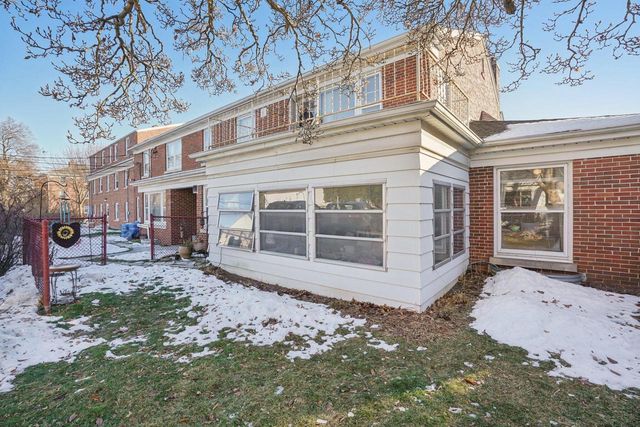 8216 W North AVENUE, Wauwatosa, WI 53213