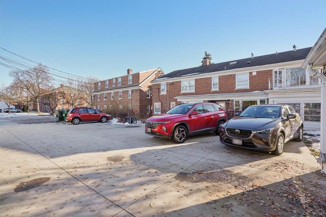 8216 W North AVENUE, Wauwatosa, WI 53213