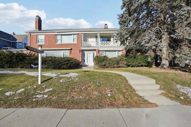 8216 W North AVENUE, Wauwatosa, WI 53213