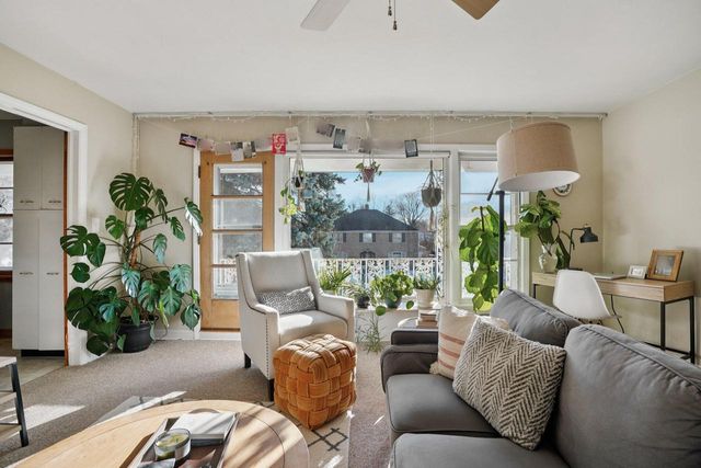 8216 W North AVENUE, Wauwatosa, WI 53213