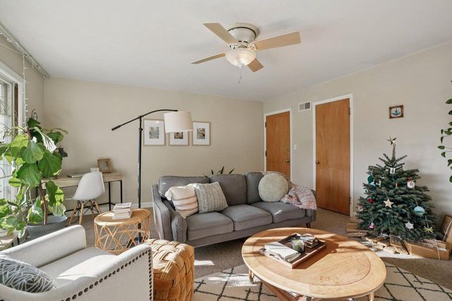 8216 W North AVENUE, Wauwatosa, WI 53213