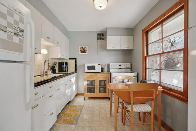 8216 W North AVENUE, Wauwatosa, WI 53213