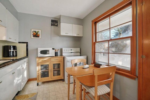 8216 W North AVENUE, Wauwatosa, WI 53213