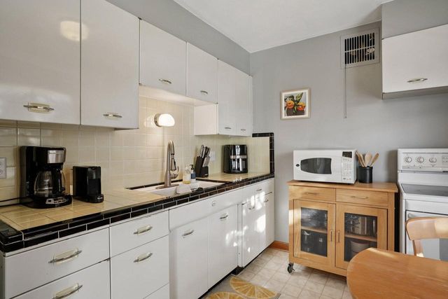 8216 W North AVENUE, Wauwatosa, WI 53213