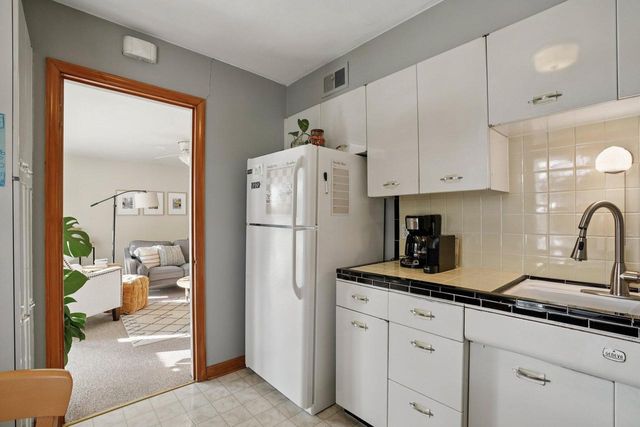 8216 W North AVENUE, Wauwatosa, WI 53213