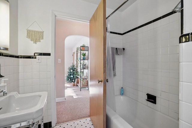 8216 W North AVENUE, Wauwatosa, WI 53213