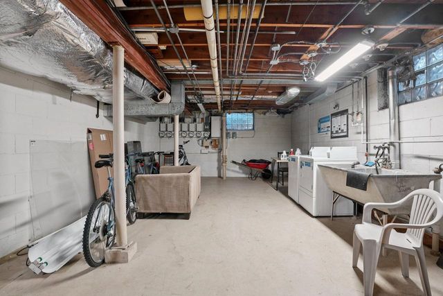 8216 W North AVENUE, Wauwatosa, WI 53213