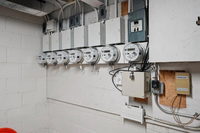 8216 W North AVENUE, Wauwatosa, WI 53213