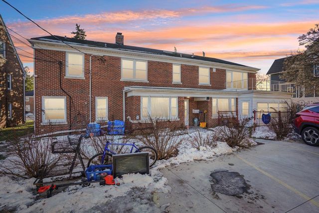 8216 W North AVENUE, Wauwatosa, WI 53213