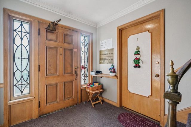 8216 W North AVENUE, Wauwatosa, WI 53213