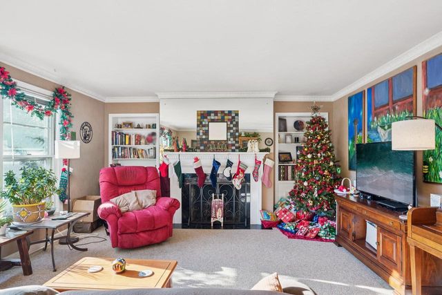 8216 W North AVENUE, Wauwatosa, WI 53213