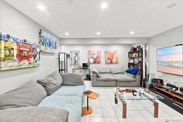 1366 Siegfried Place, Bronx, NY 10465