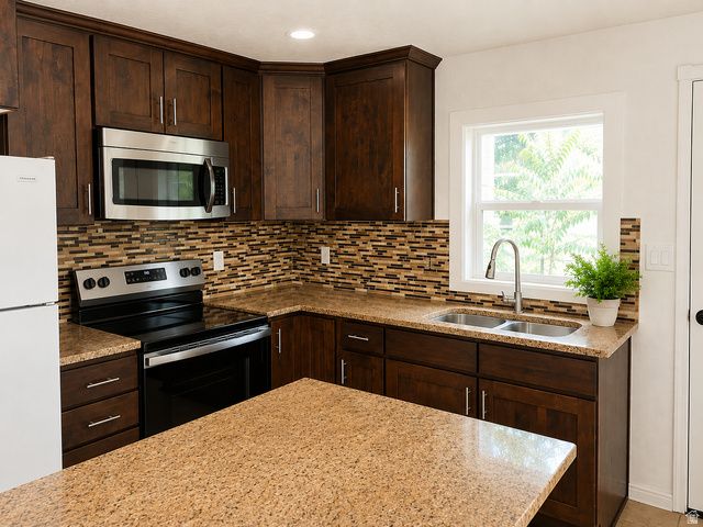 2832 S 9150 W, Magna, UT 84044