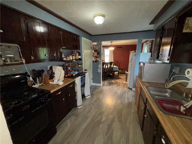 6806 Vara Dr, South Park, PA 15236