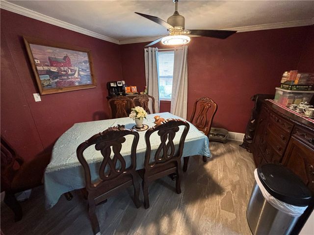 6806 Vara Dr, South Park, PA 15236