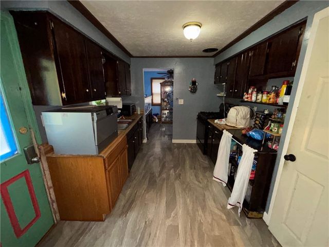 6806 Vara Dr, South Park, PA 15236