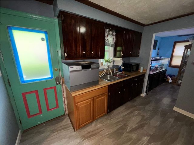 6806 Vara Dr, South Park, PA 15236
