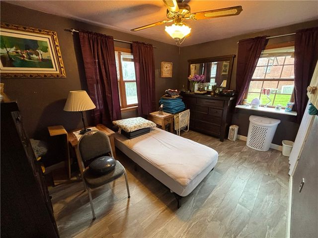 6806 Vara Dr, South Park, PA 15236