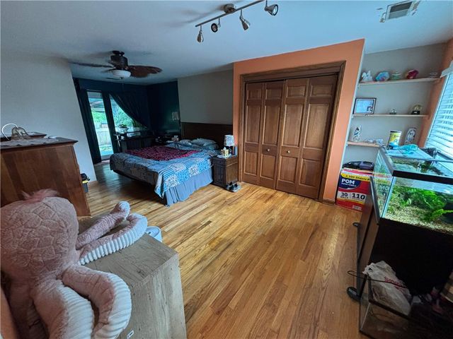 6806 Vara Dr, South Park, PA 15236