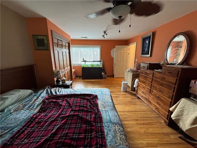 6806 Vara Dr, South Park, PA 15236