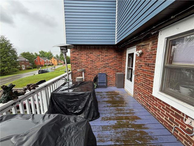 6806 Vara Dr, South Park, PA 15236