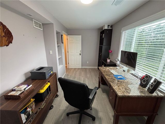 6806 Vara Dr, South Park, PA 15236