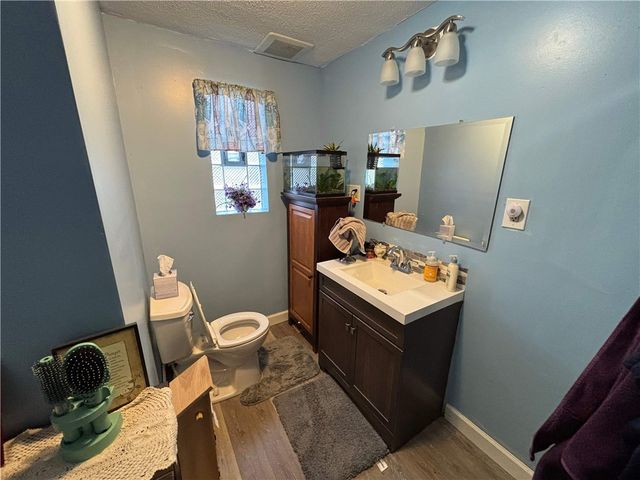 6806 Vara Dr, South Park, PA 15236