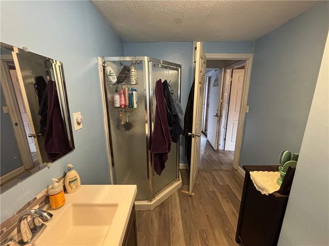 6806 Vara Dr, South Park, PA 15236