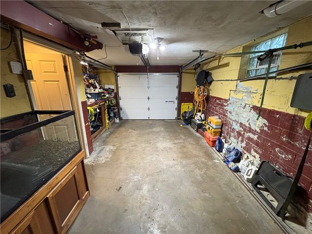 6806 Vara Dr, South Park, PA 15236