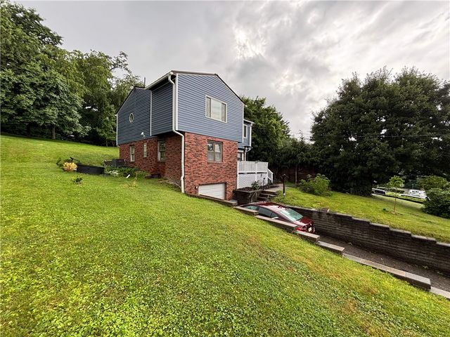 6806 Vara Dr, South Park, PA 15236