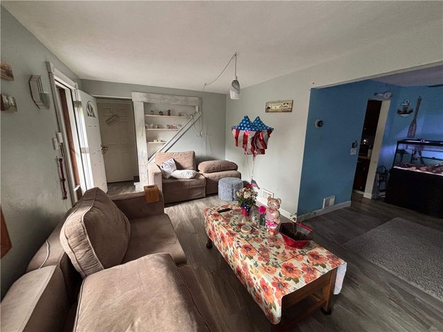 6806 Vara Dr, South Park, PA 15236