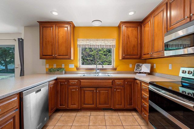 3437 SANDGATE CASTLE DRIVE, Green Bay, WI 54313