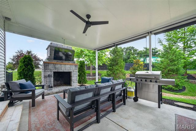 414 Gatehouse Circle, Wentzville, MO 63385