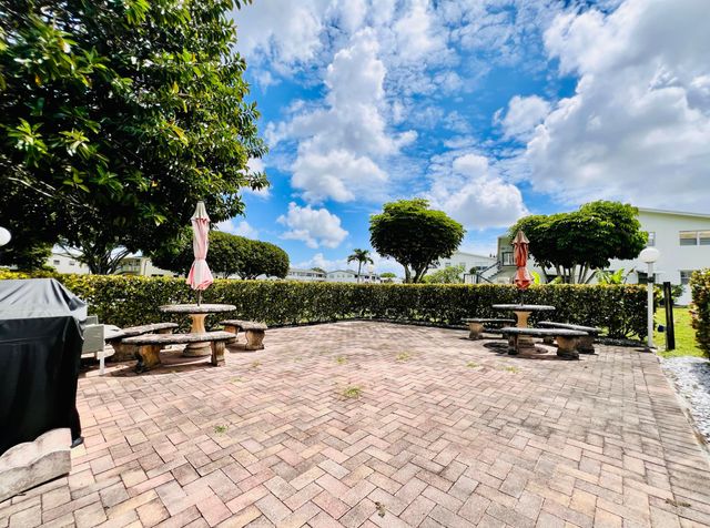 300 Camden M, West Palm Beach, FL 33417