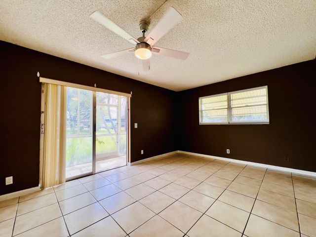 300 Camden M, West Palm Beach, FL 33417